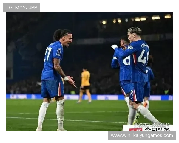 切尔西一脚穿越找到了对方防线弱点