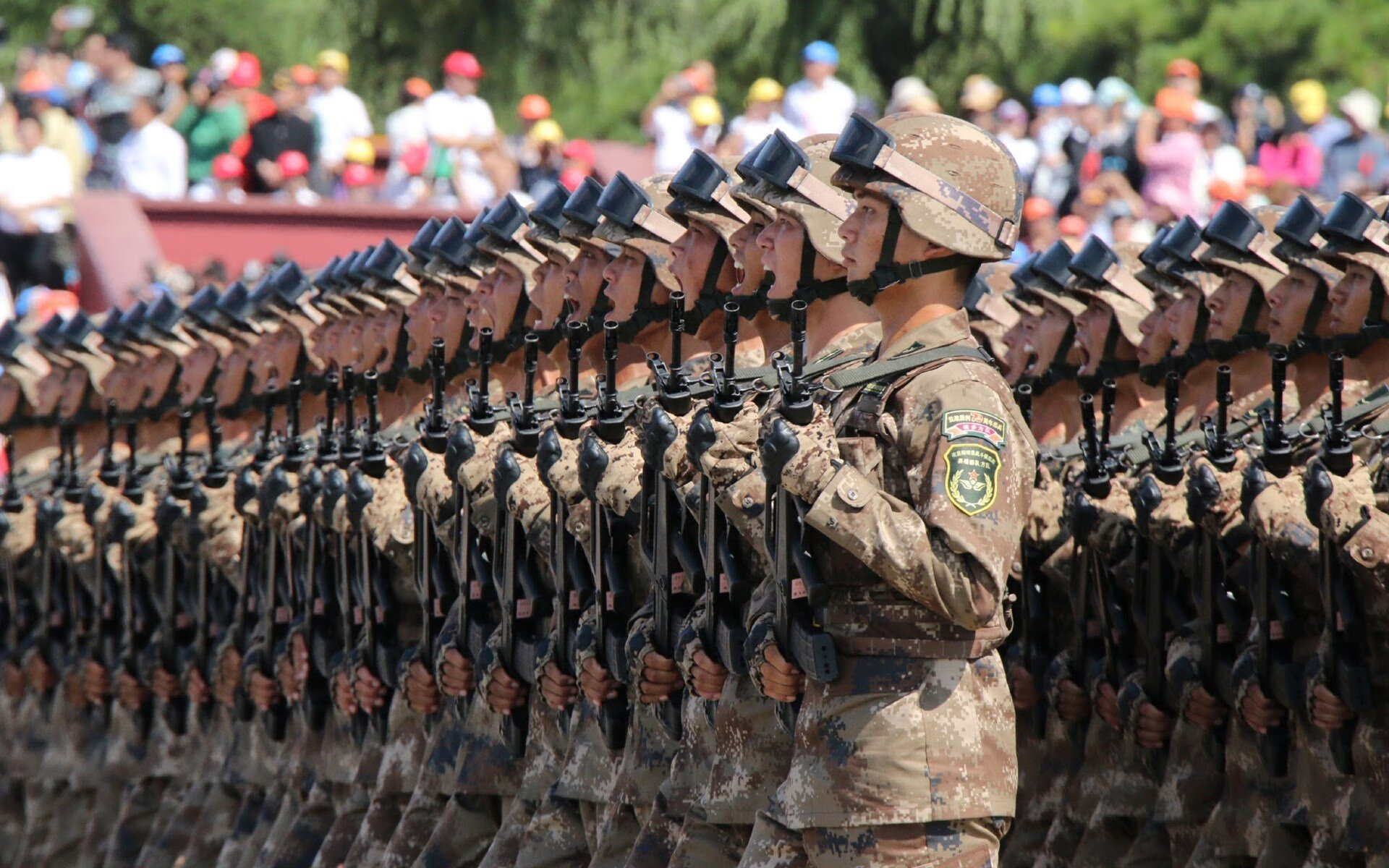 开云中国大陆-军训献血传言致争议 校方：不以献血定假，大学军训抽血检查什么